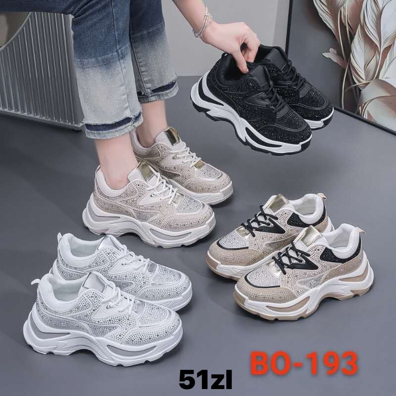 Sneakersy