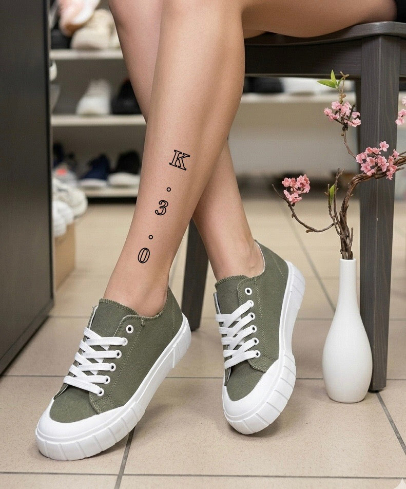 Sneakersy