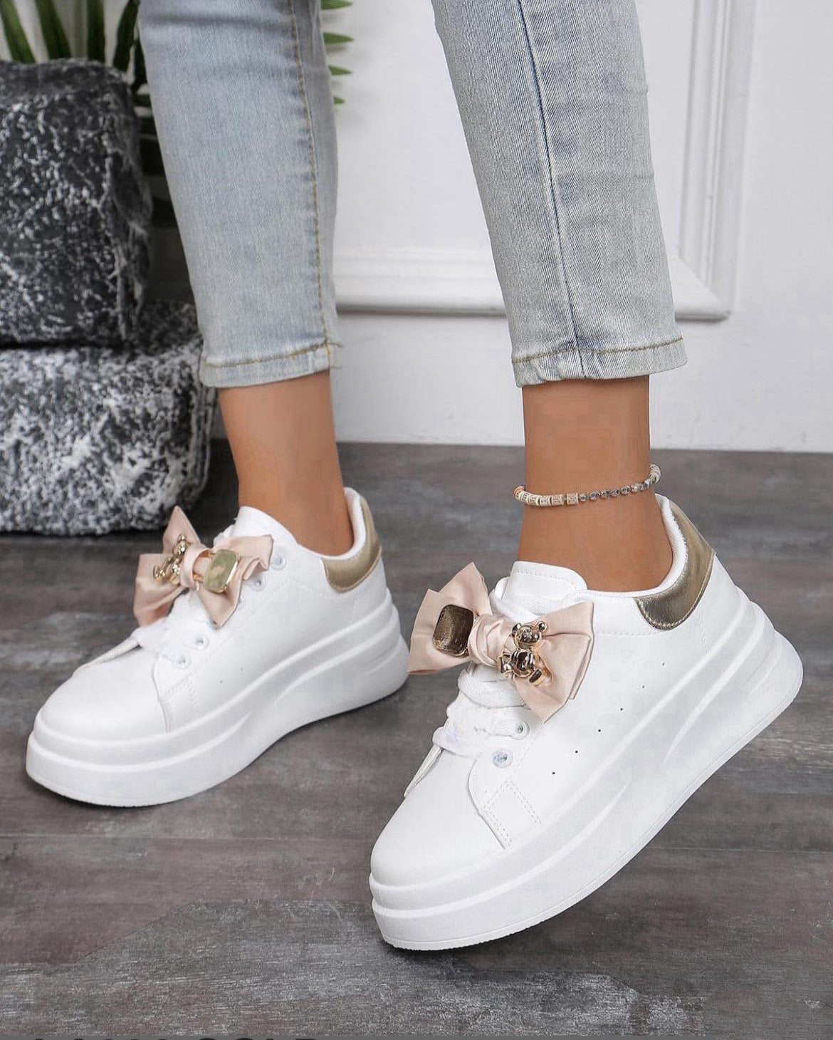 Sneakersy