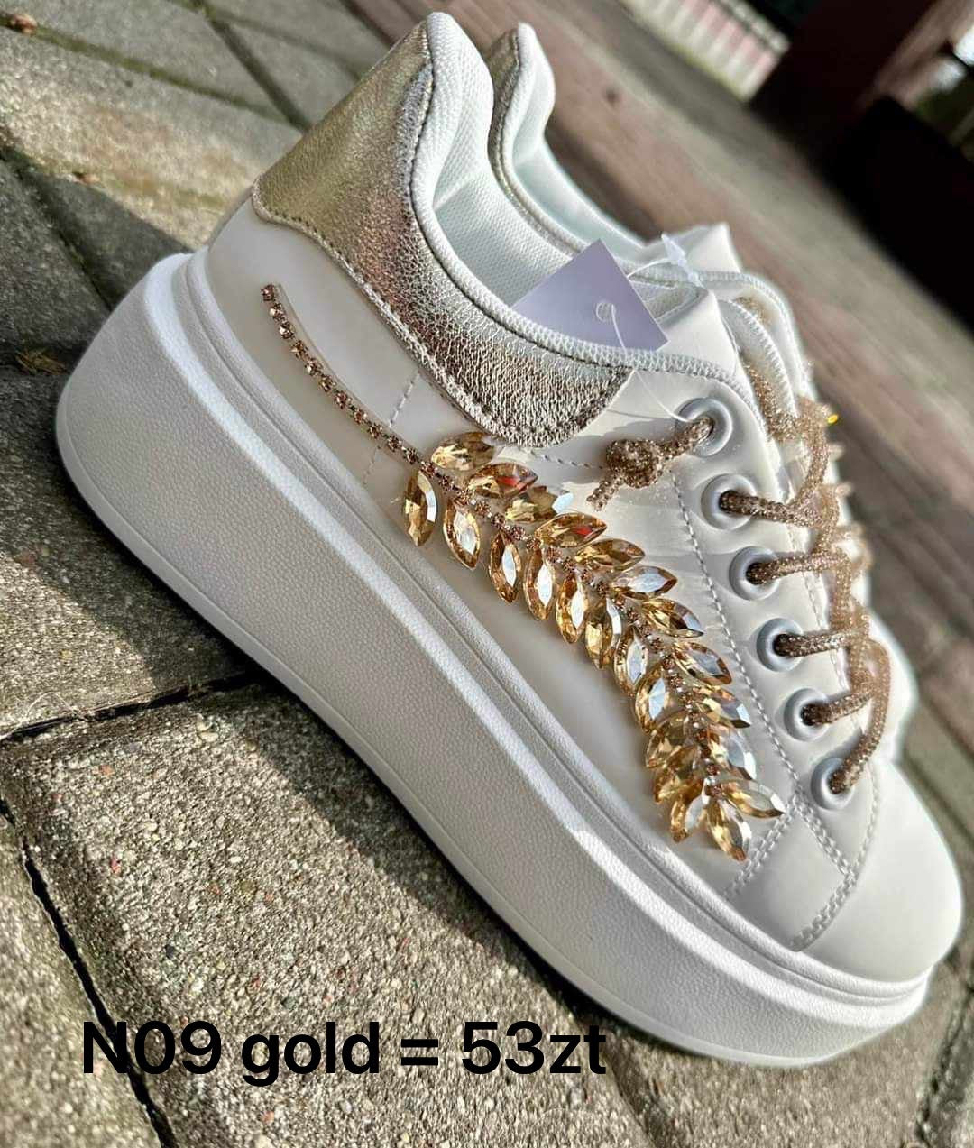 Sneakersy
