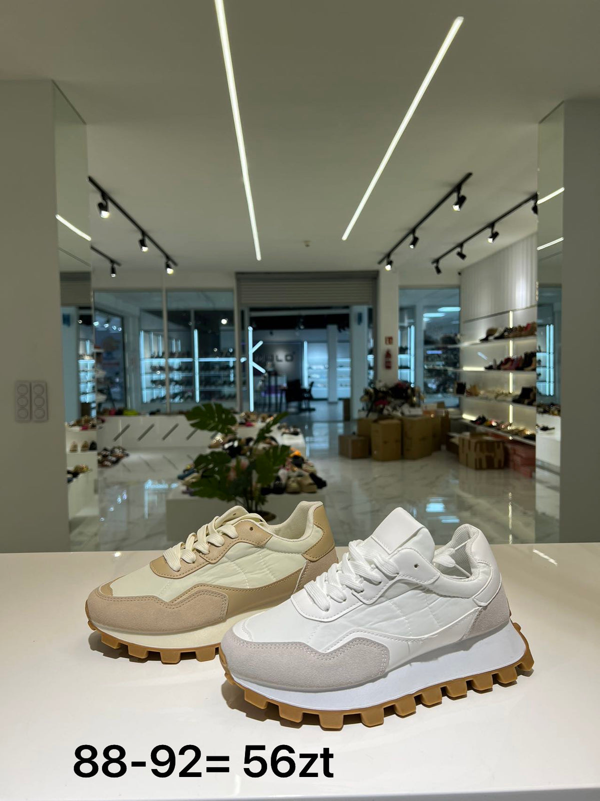 Sneakersy