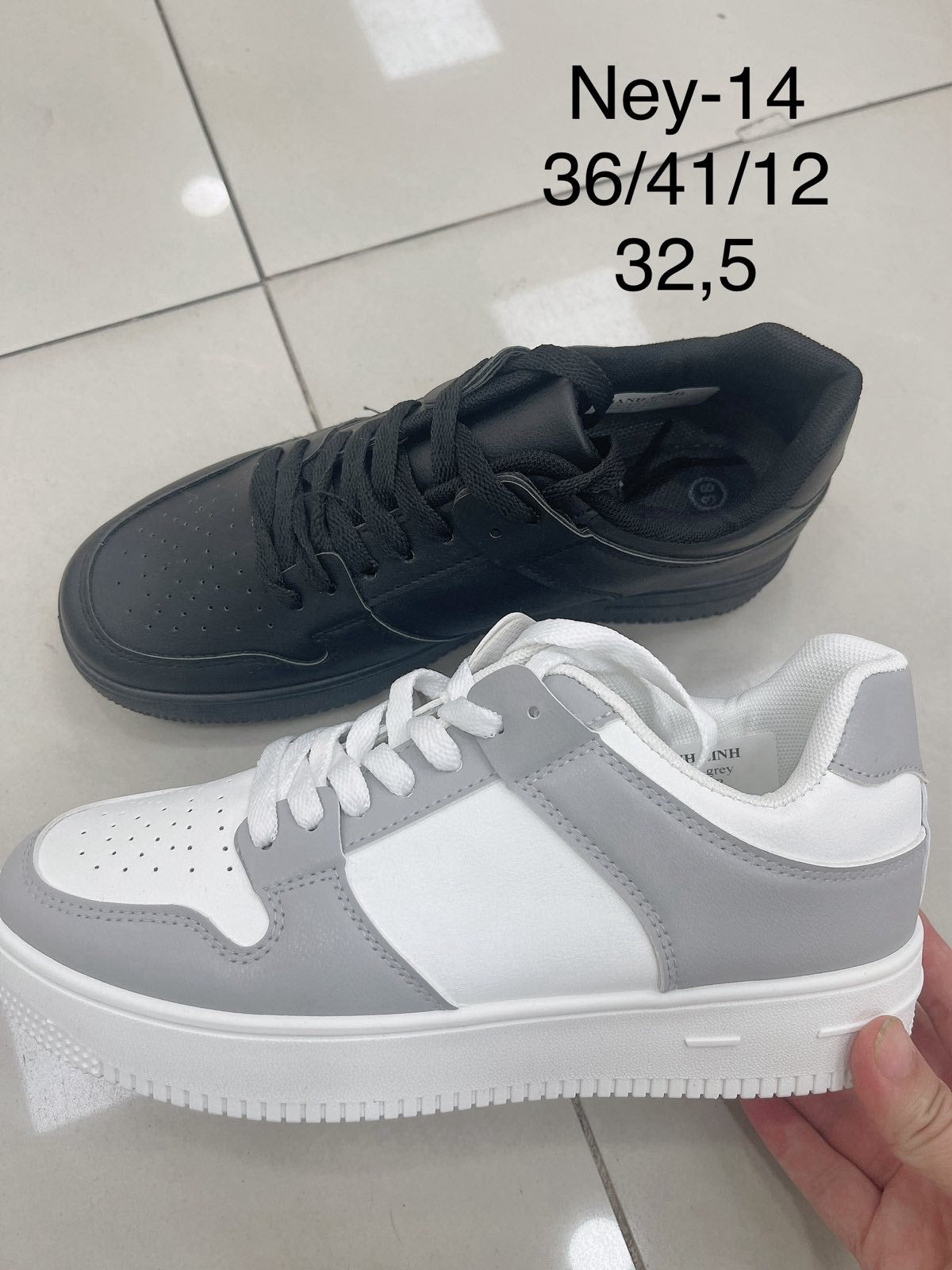 Sneakersy