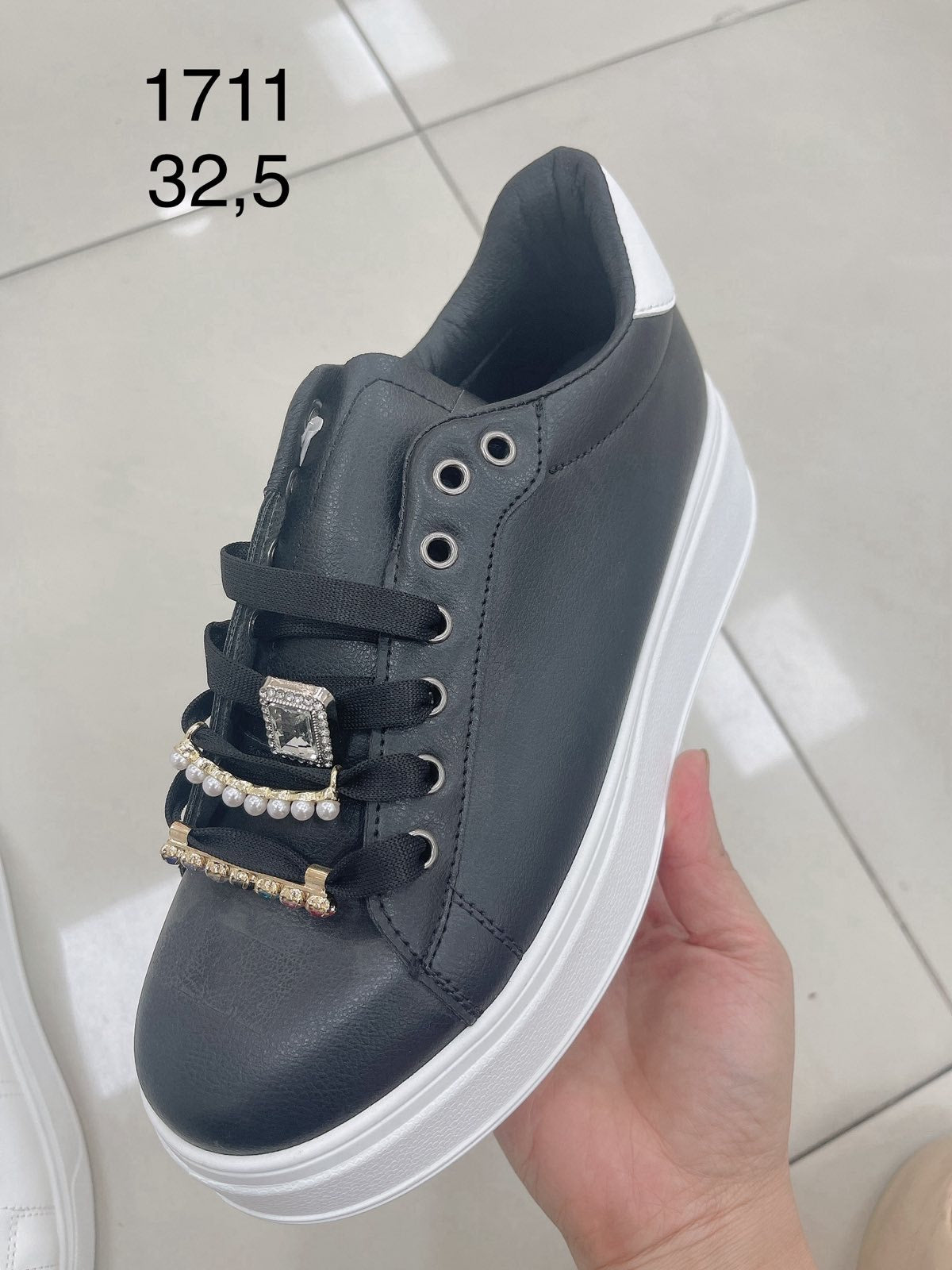 Sneakersy