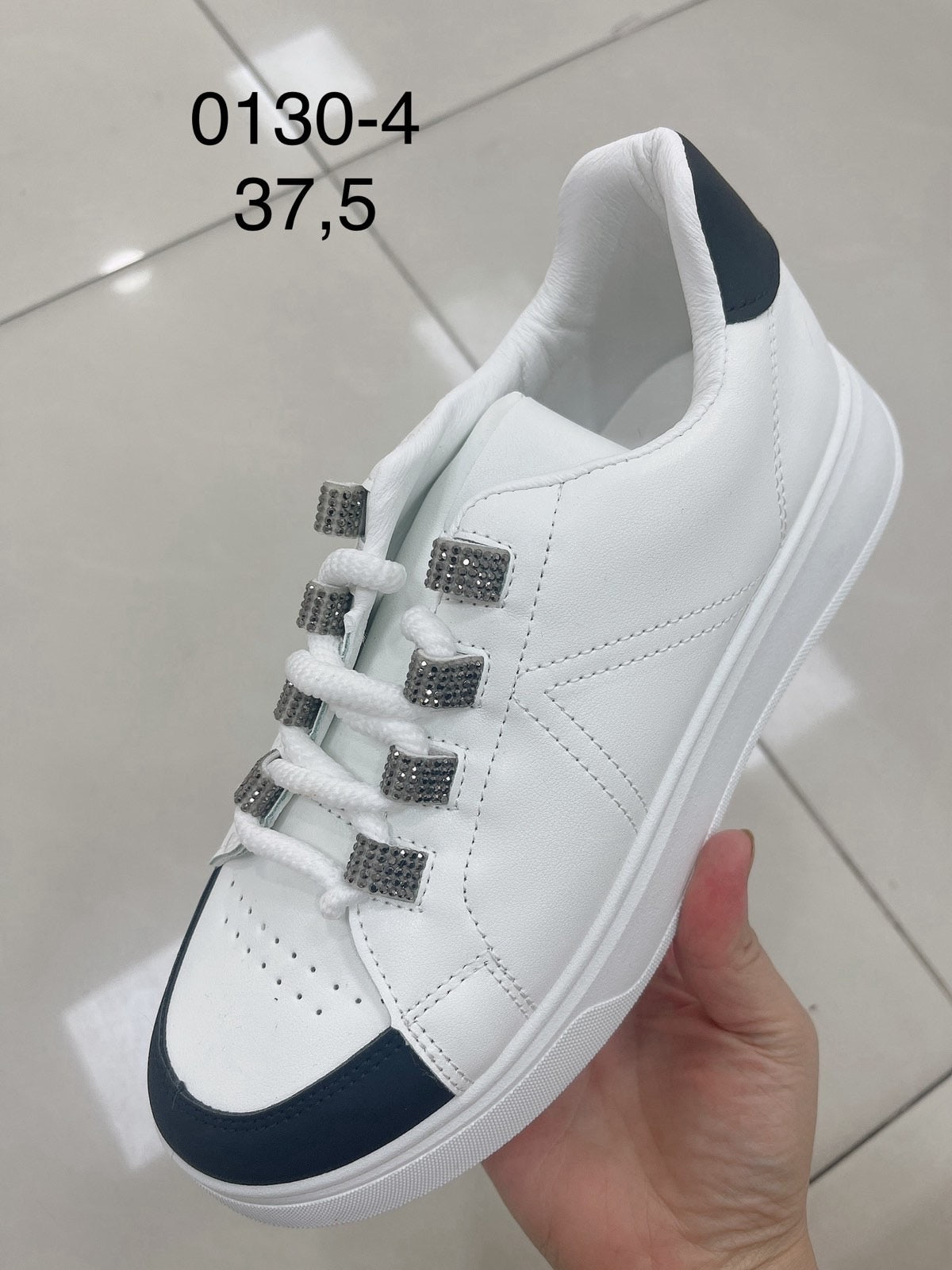 Sneakersy