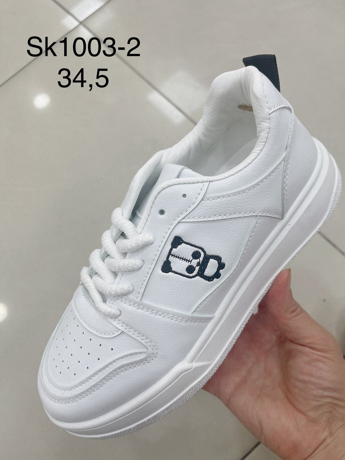 Sneakersy