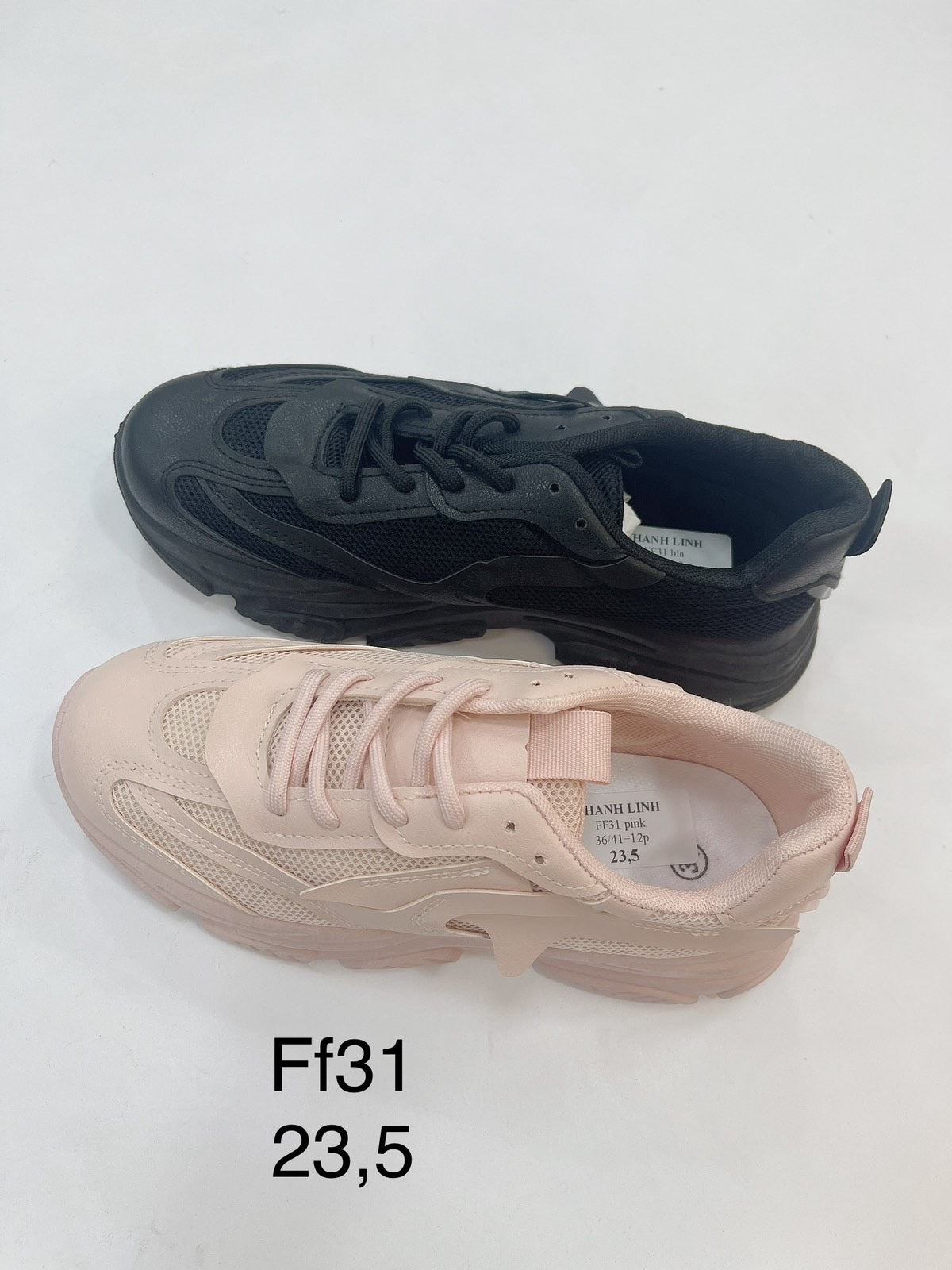 Sneakersy